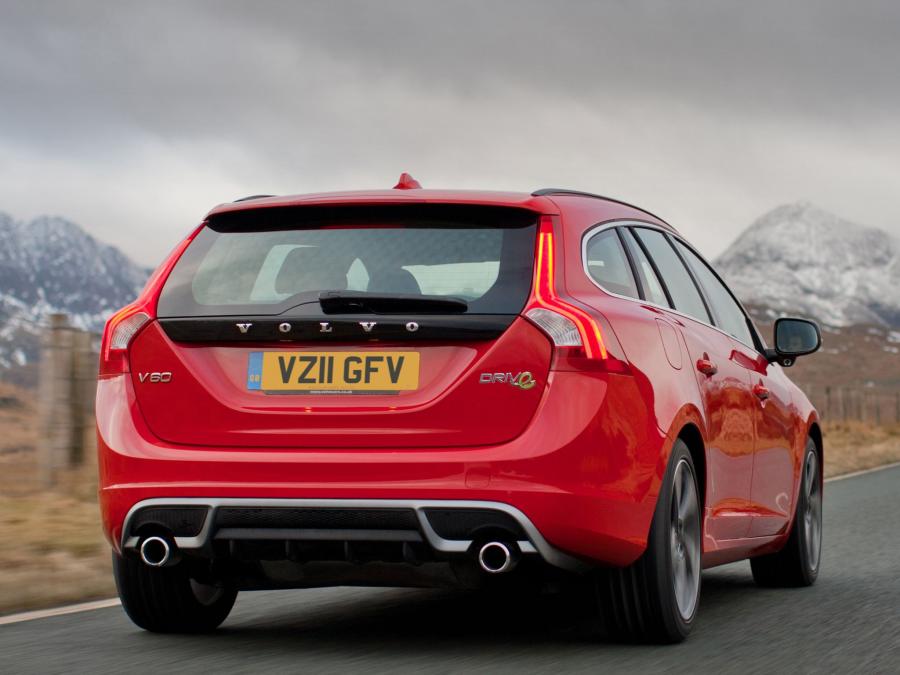  Volvo V60 R-Design 2010 года  (UK) (фото 11 из 15)
